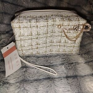 UNNI Elegant Cream And Gold Makeup Pouch with Gold Accents And Wristlet